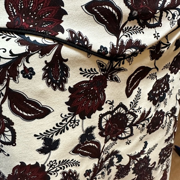 Very cool mini skirt. Nice heavy fabric with lines so panties don’t show. NWT - Picture 10 of 11